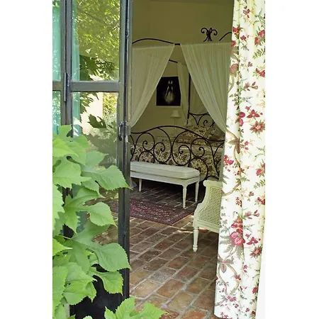 Hotel Mas De La Chapelle 4*