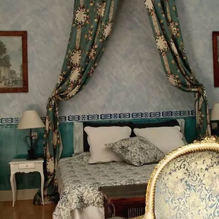 Hotel Mas De La Chapelle 4*
