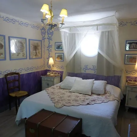 Mas De La Chapelle Hotel 4*