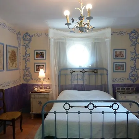 Hotel Mas De La Chapelle 4*